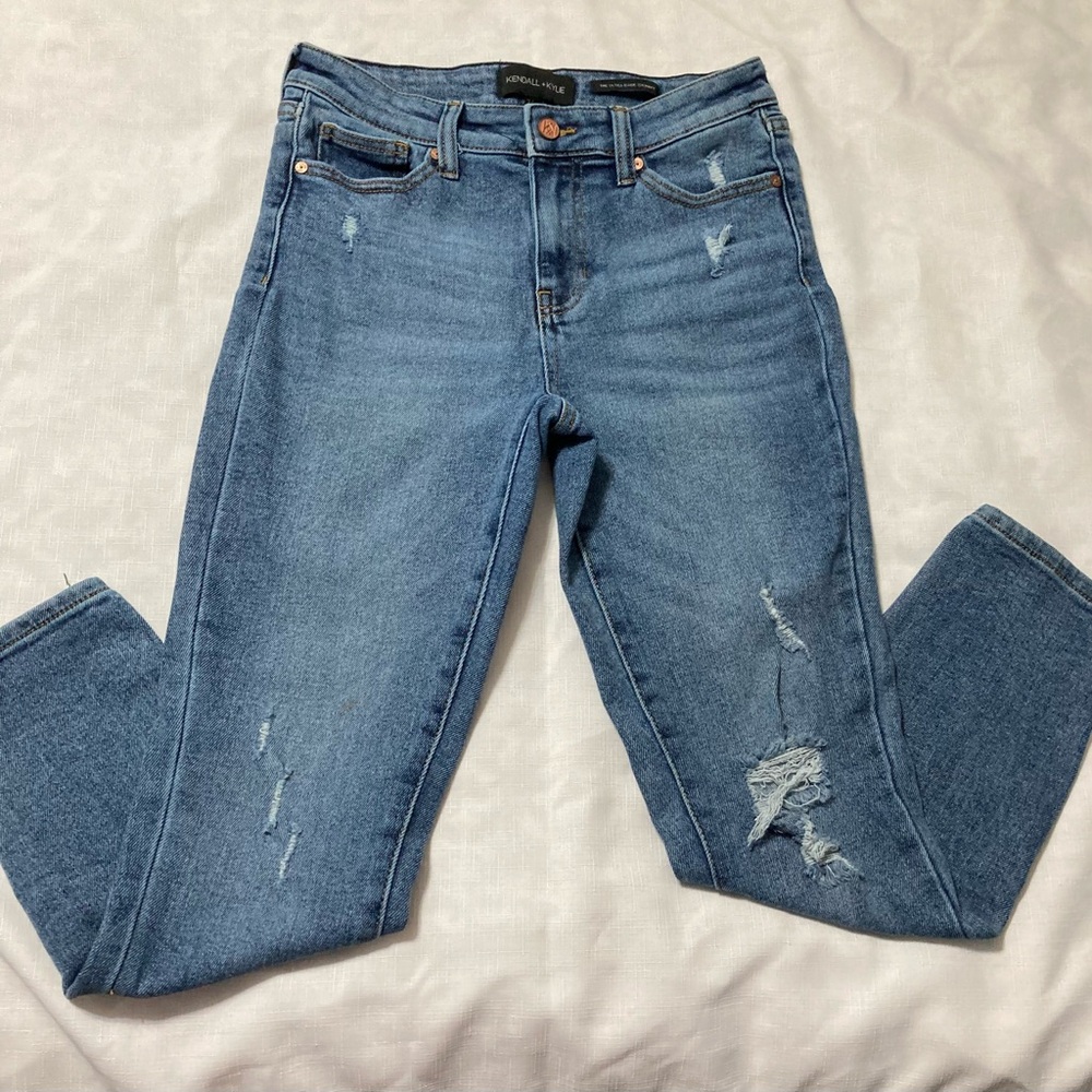 Kendall + Kylie distressed skinny jeans size 7/28.